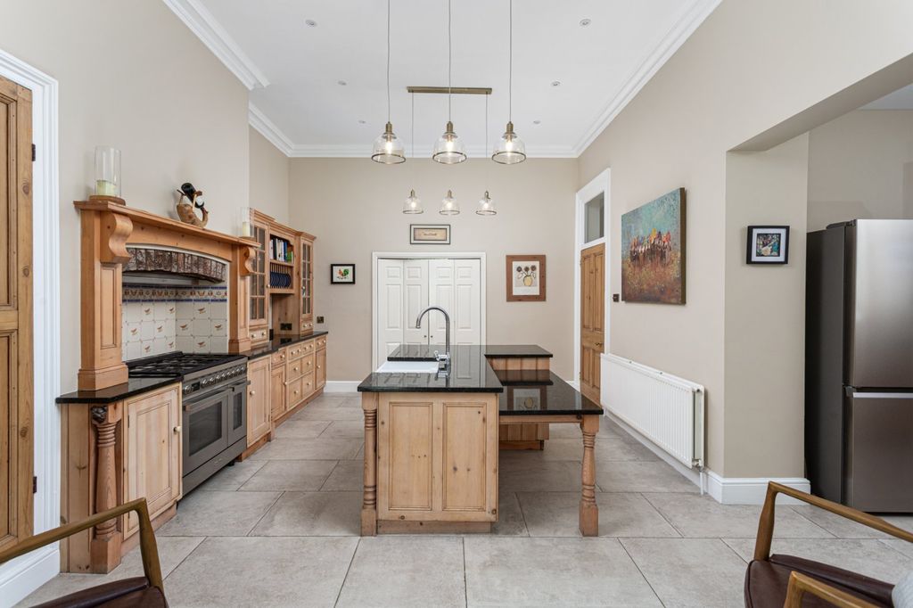 Property photo 3 of 29 Kitchen