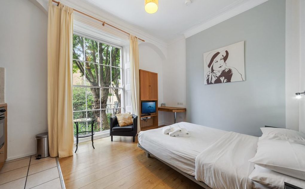 Property photo 1 of 6 Double-Bed Studio Apartment, Bloomsbury, London