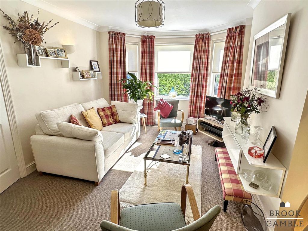 Property photo 3 of 19 01323 438506