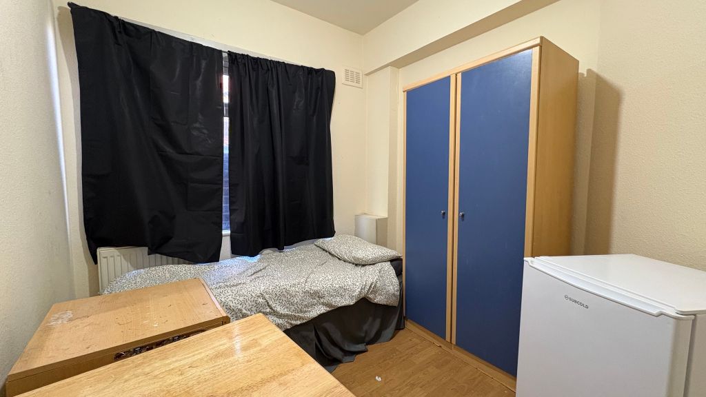 Property photo 1 of 7 Bedroom