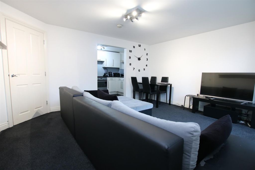 Property photo 3 of 14 Lounge Area 3.Jpg