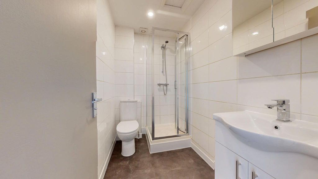 Property photo 3 of 15 Bathroom