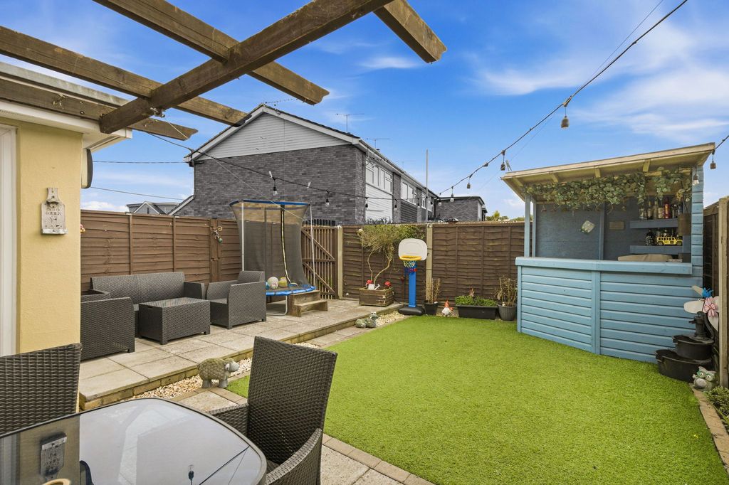 Property photo 2 of 27