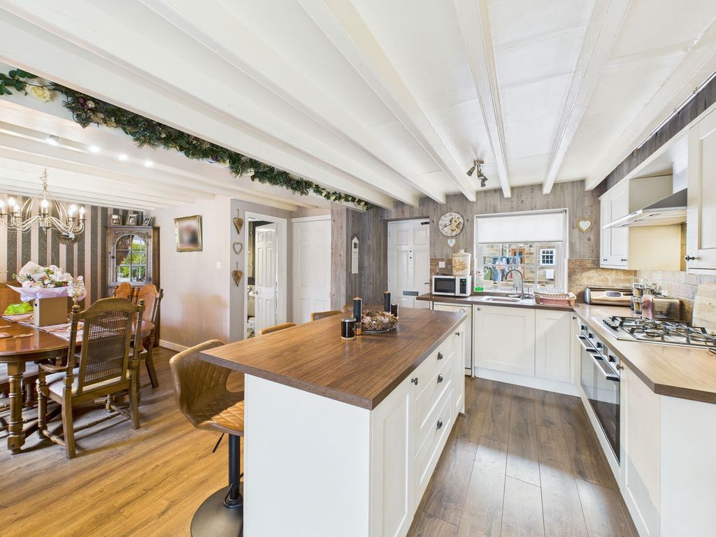 Property photo 2 of 25