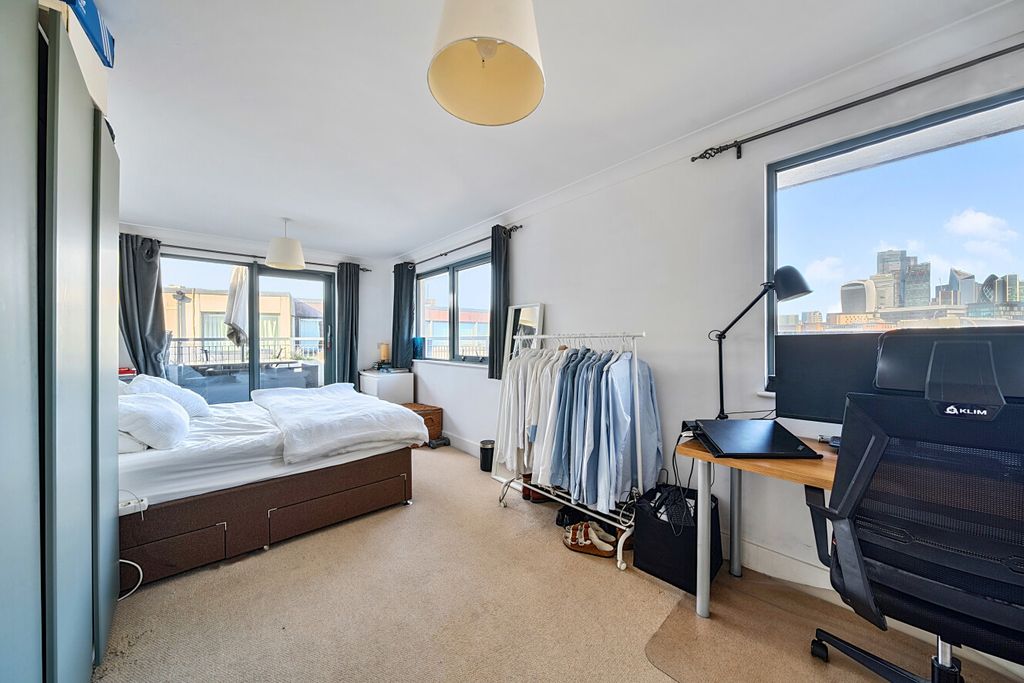 Property photo 3 of 22 1415818-20-69944c...