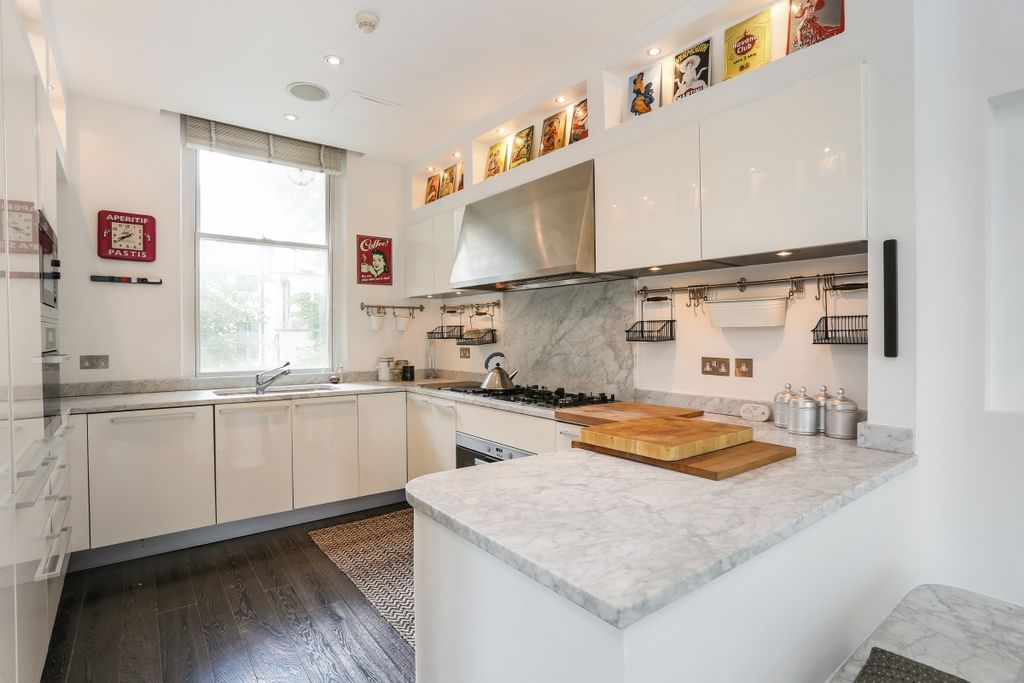 Property photo 2 of 23 Upper Maisonette,...