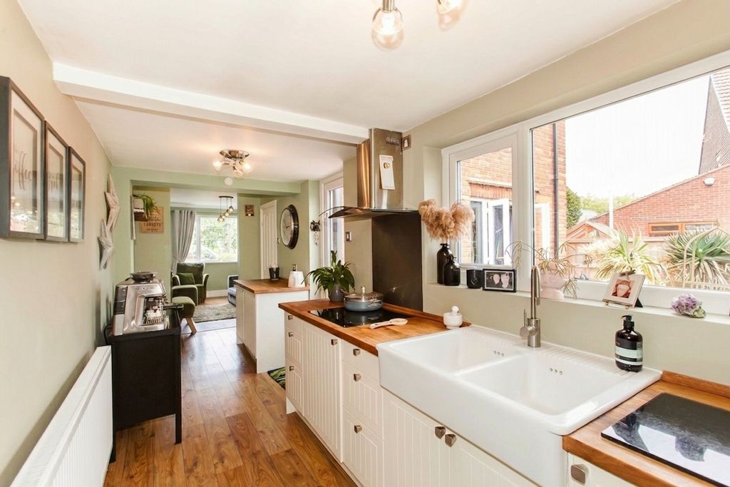 Property photo 2 of 35