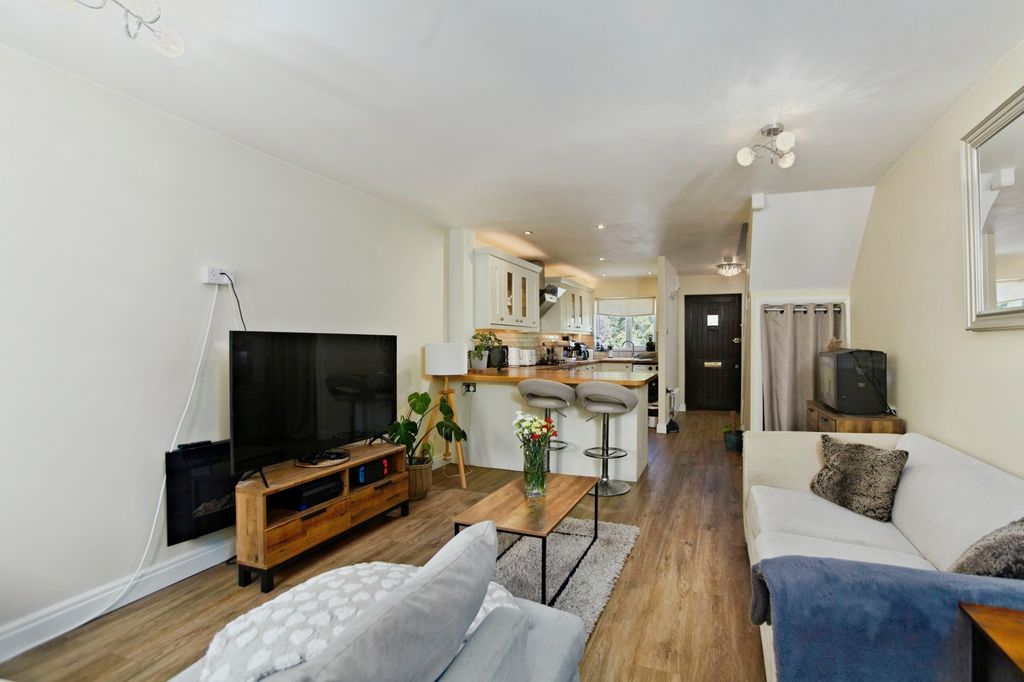 Property photo 2 of 20 Pbox-Img.Jpg