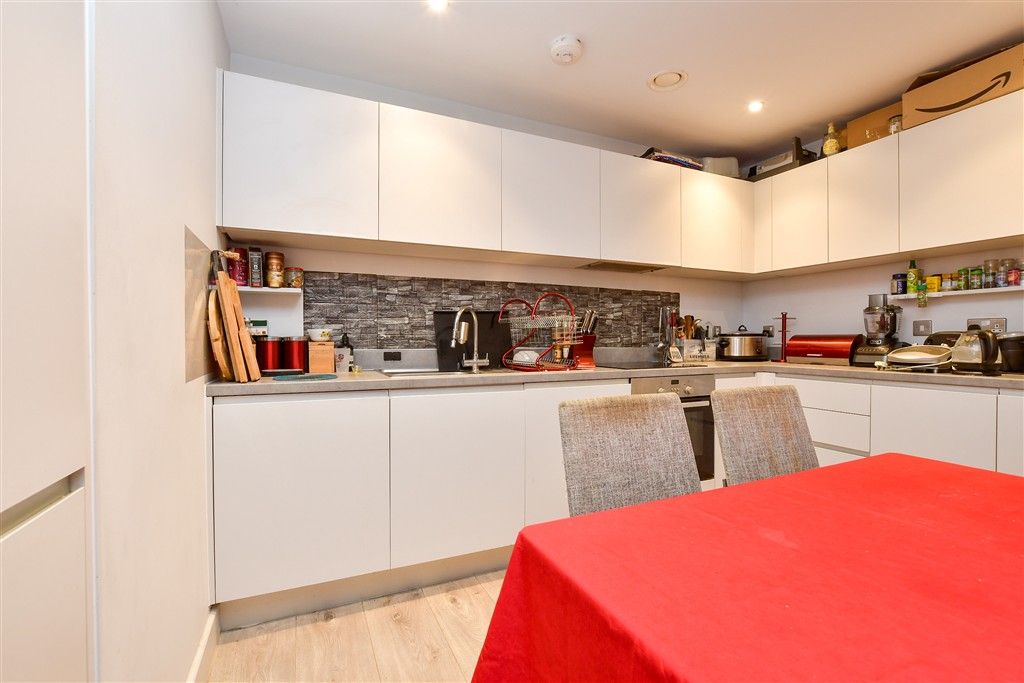 Property photo 3 of 11 Kitchen