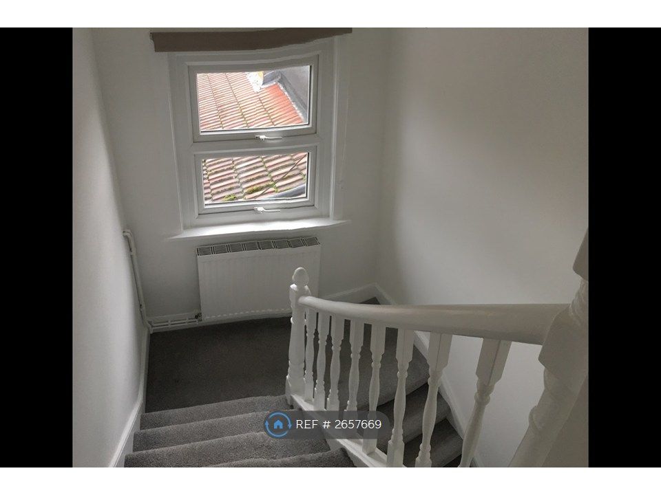 Property photo 3 of 9 Hallway