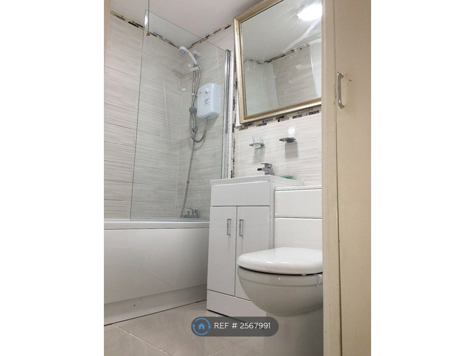 Property photo 3 of 10 Bathroom