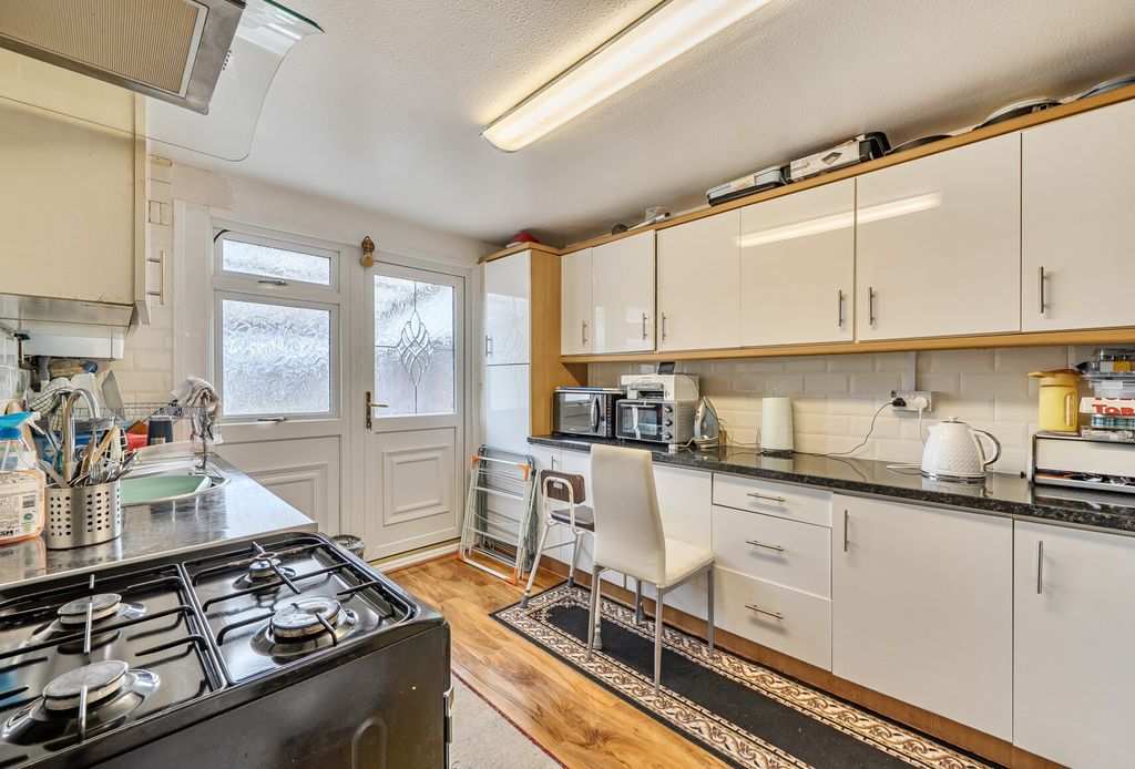 Property photo 2 of 9 1409907-5-698Db36...