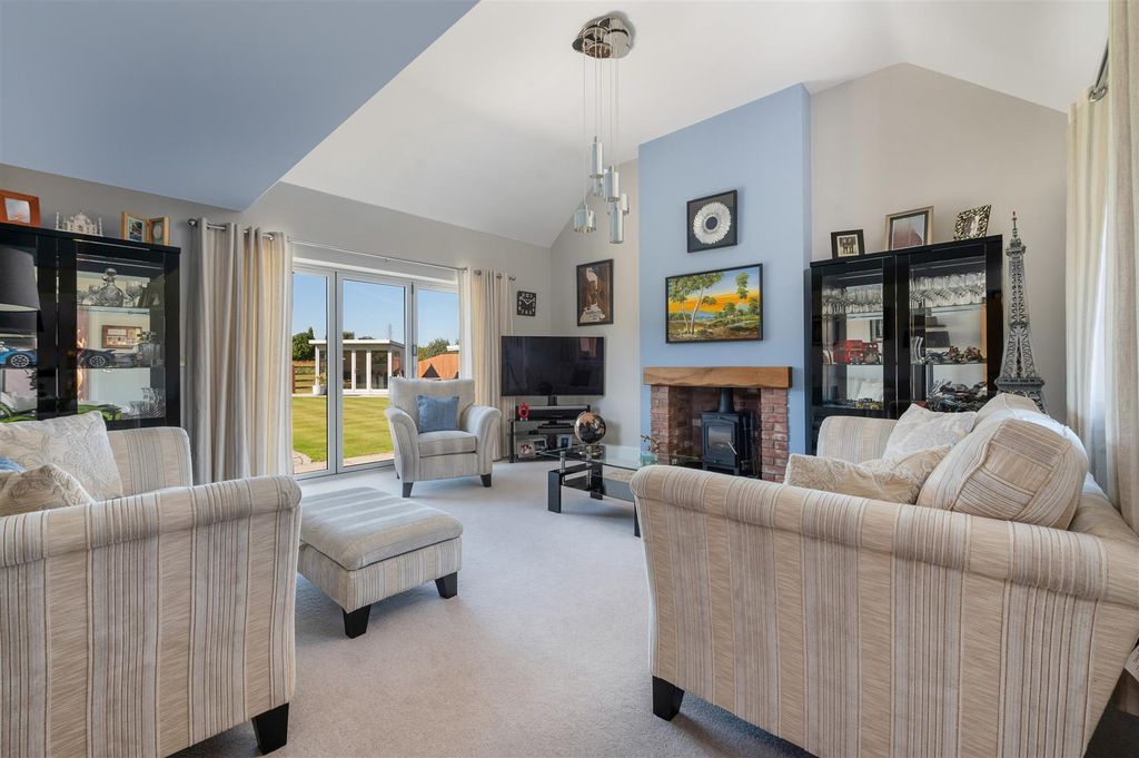 Property photo 3 of 42