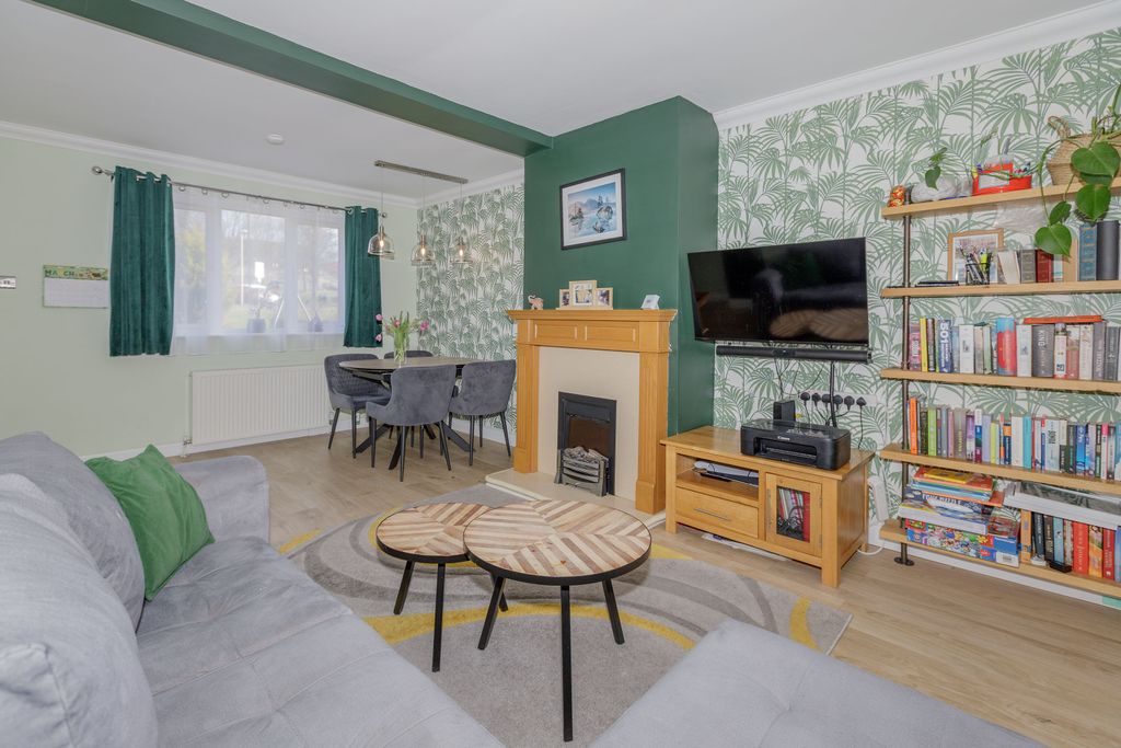 Property photo 3 of 19 Living Room