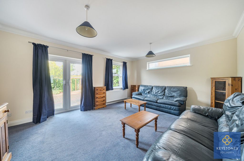 Property photo 2 of 21