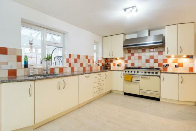 Property photo 3 of 21 Kitchen
