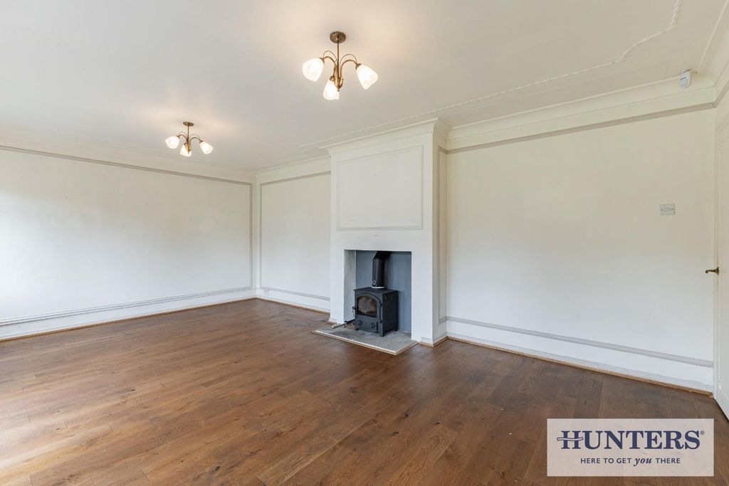 Property photo 2 of 32 107049_Little Orchard 14 Southway Manor Park Burle