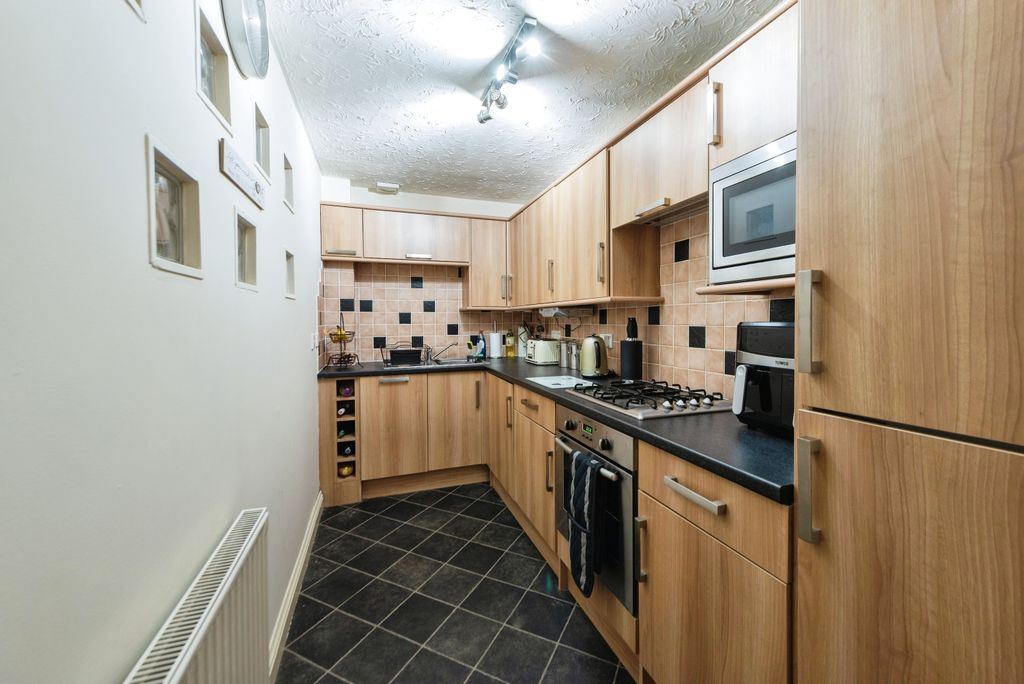 Property photo 2 of 17 Kitchen
