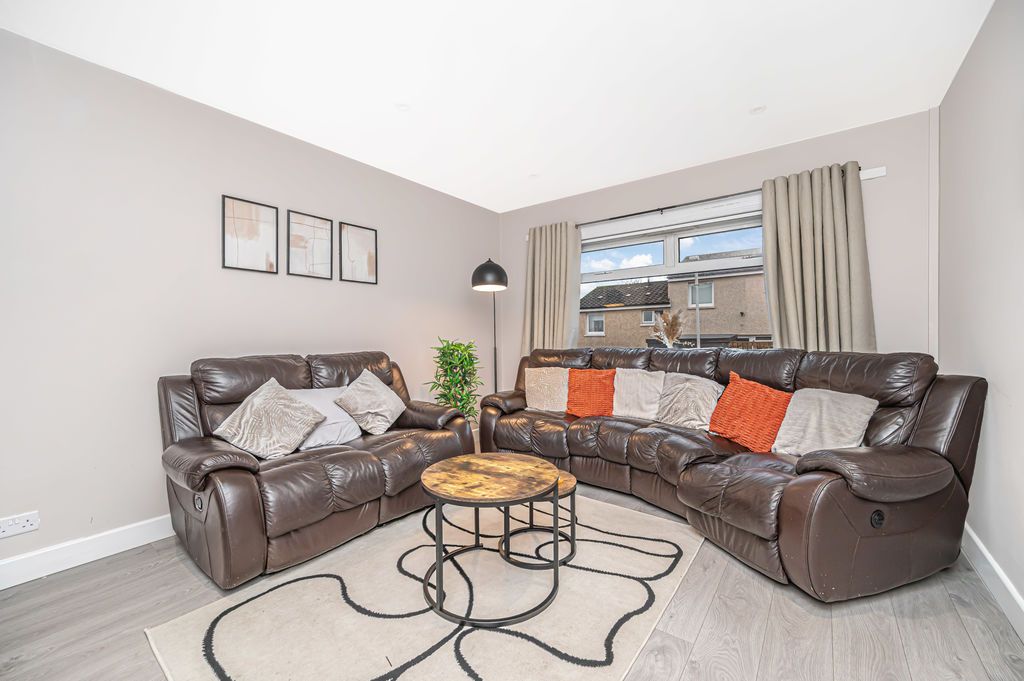 Property photo 3 of 22 Lounge