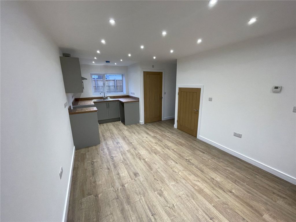 Property photo 3 of 10 Picture No. 02