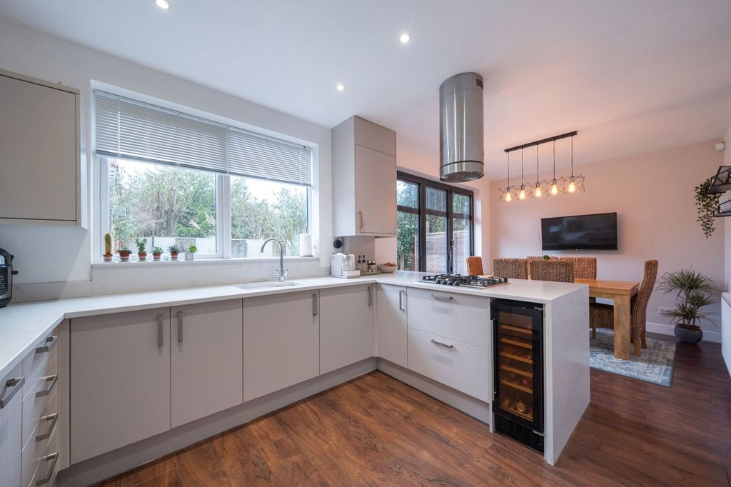 Property photo 3 of 30