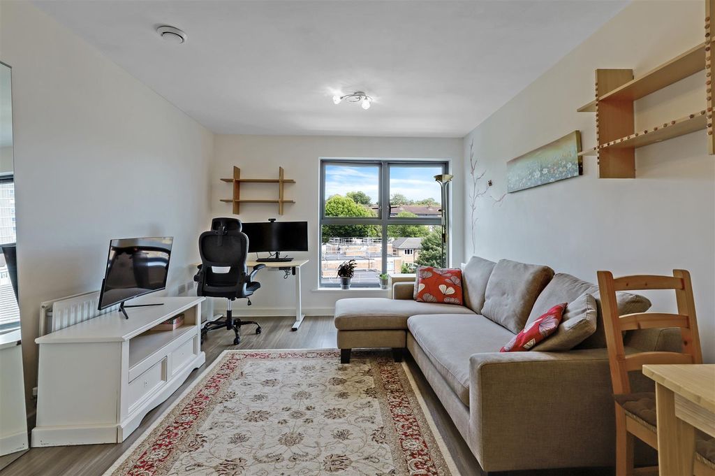 Property photo 2 of 9