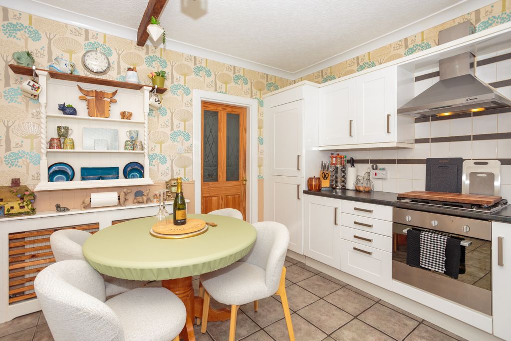 Property photo 3 of 33 Kitchen/Diner