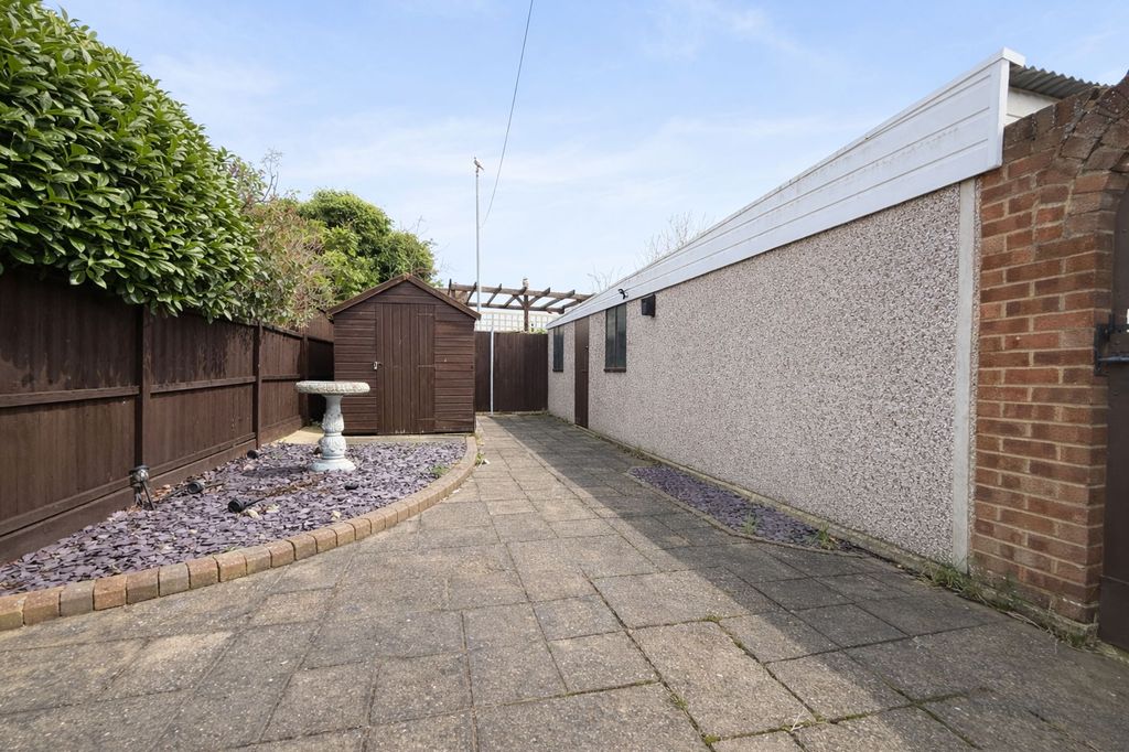 Property photo 2 of 13 Garden