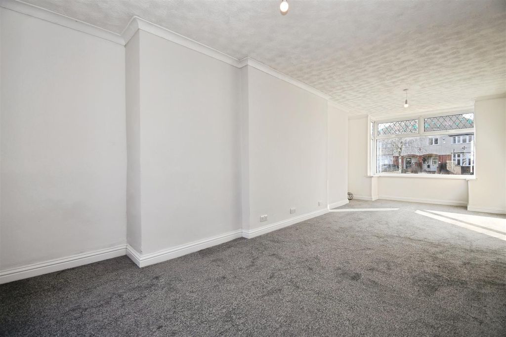 Property photo 2 of 15 Open Plan Lounge / Dining Room