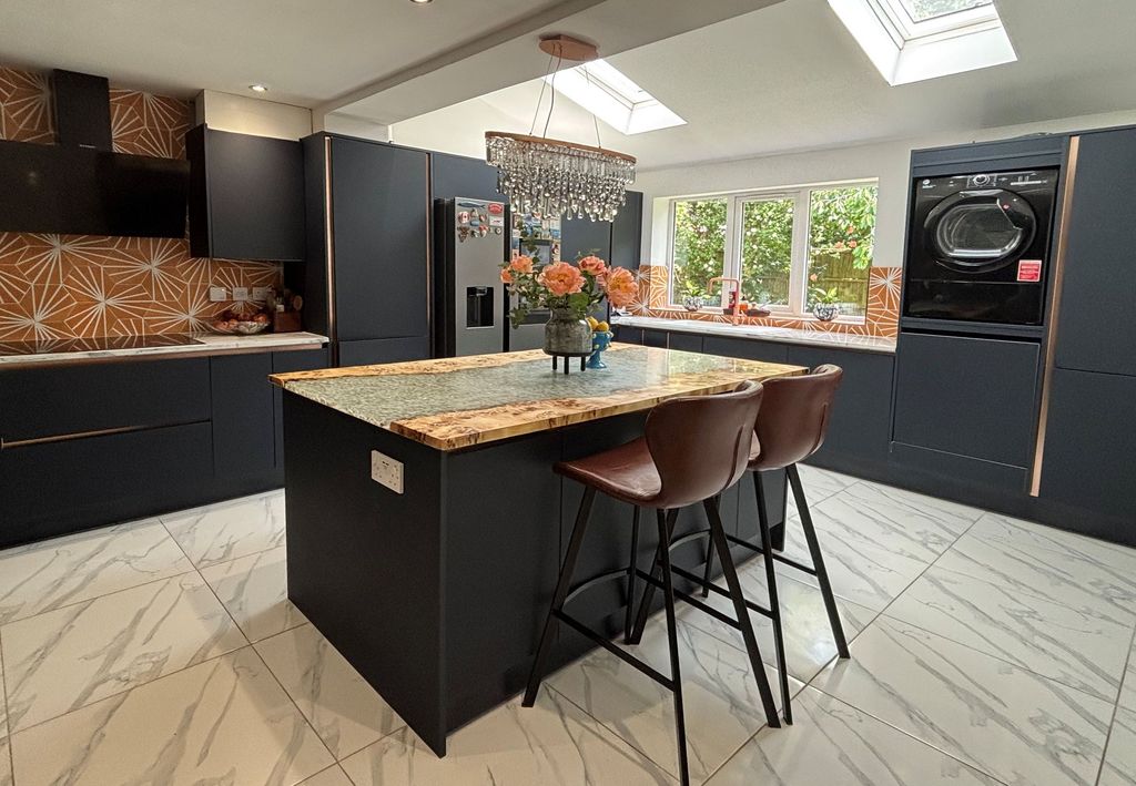 Property photo 3 of 19 Photo 10