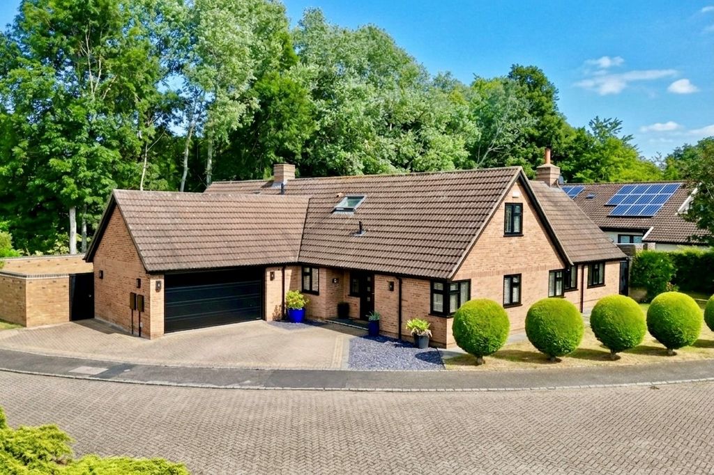 Property photo 1 of 41 Teal Close