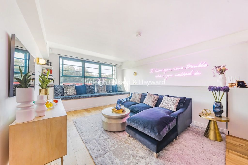 Property photo 1 of 10 51754313-0775-48E4-8