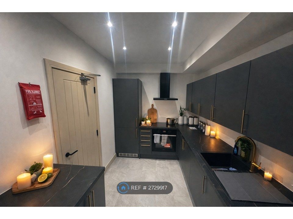 Property photo 1 of 6 Shared Kitchen