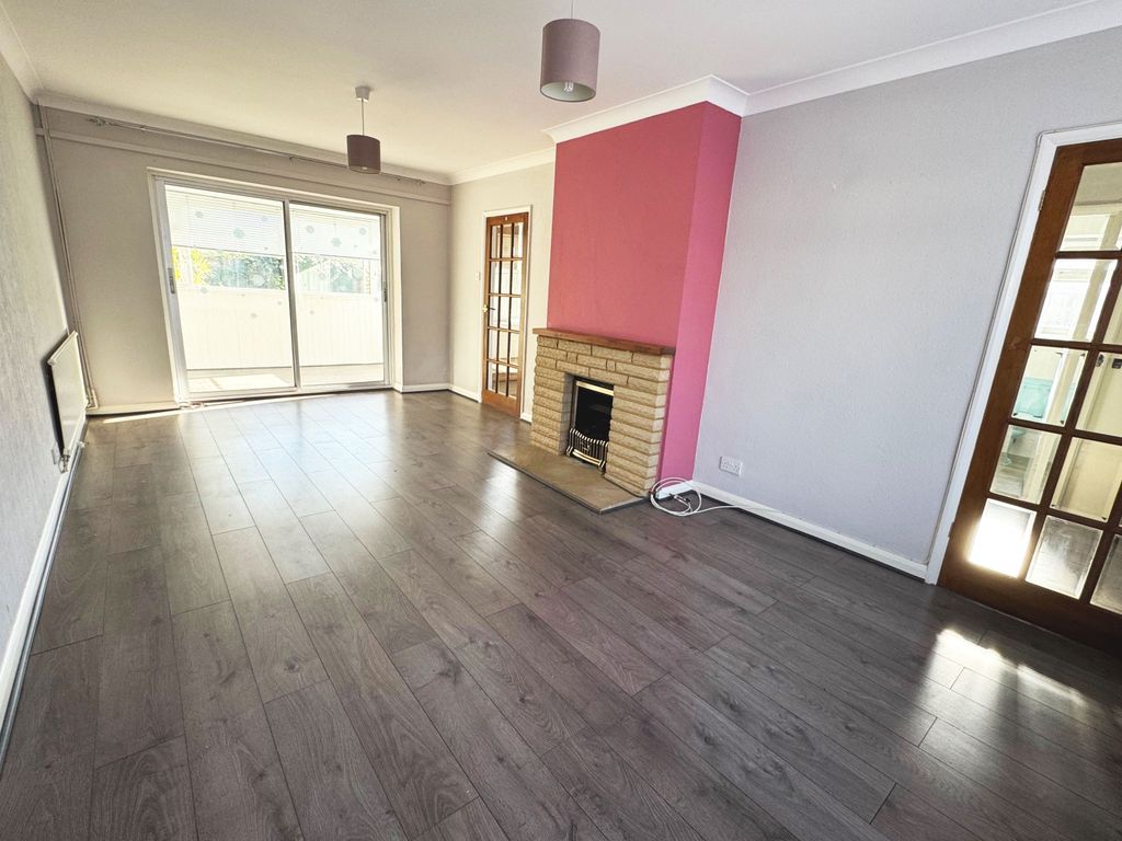 Property photo 3 of 10 Lounge Right