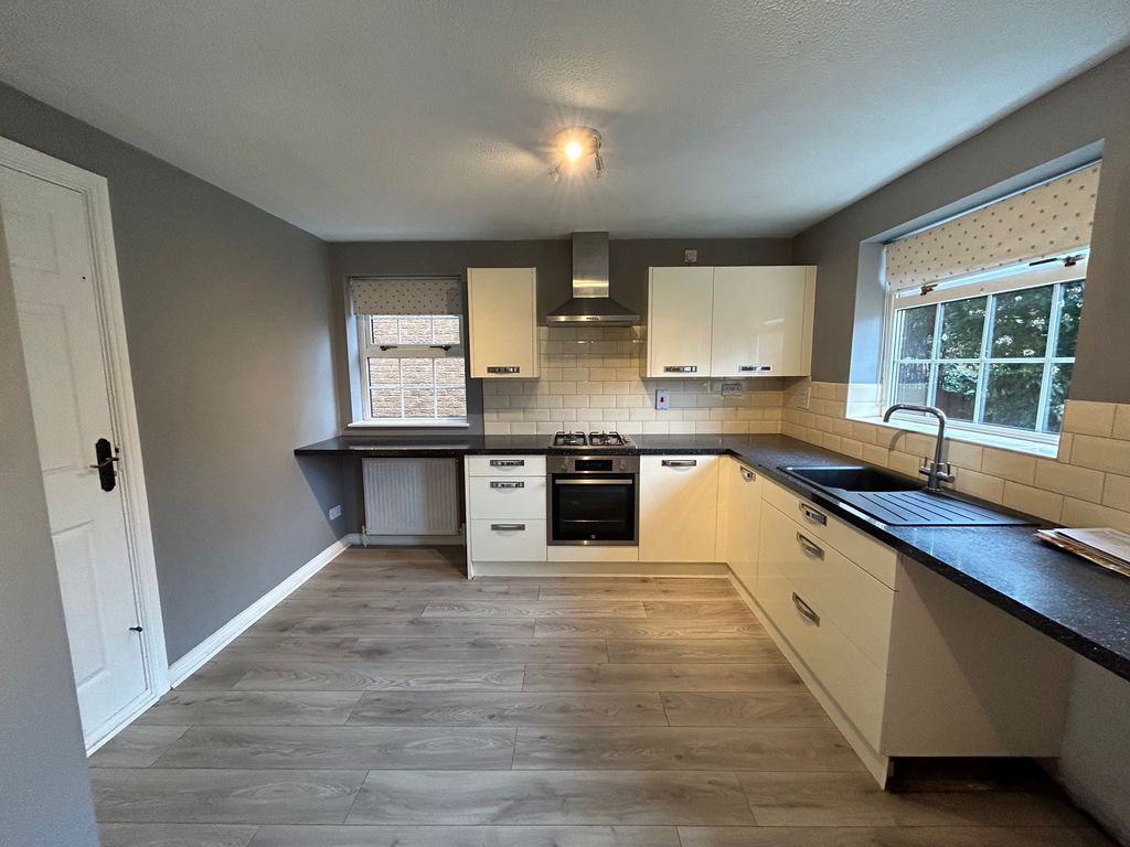 Property photo 3 of 16 Kitchen