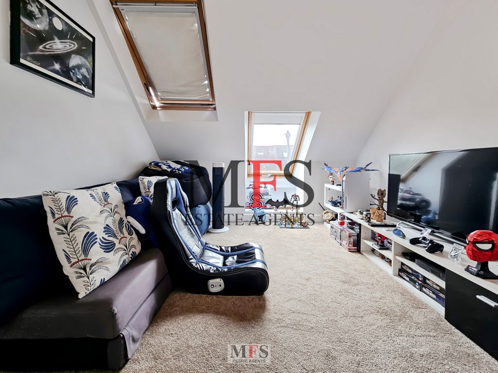 Property photo 3 of 19 Photo 2