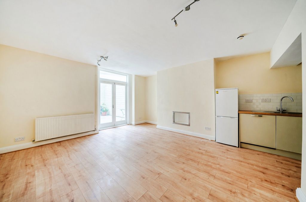 Property photo 2 of 12 Picture 2