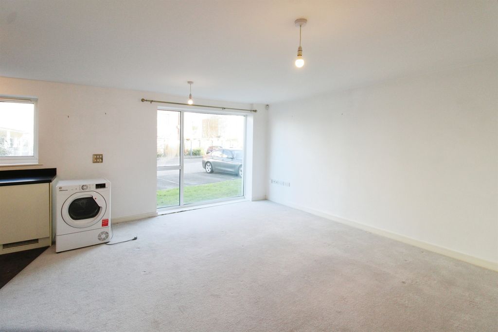 Property photo 3 of 16 Living Room