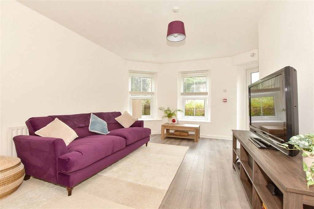 Property photo 1 of 8 Lounge