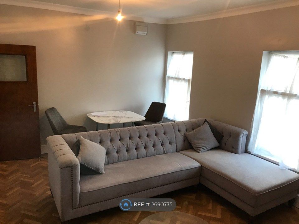 Property photo 3 of 11 Lounge