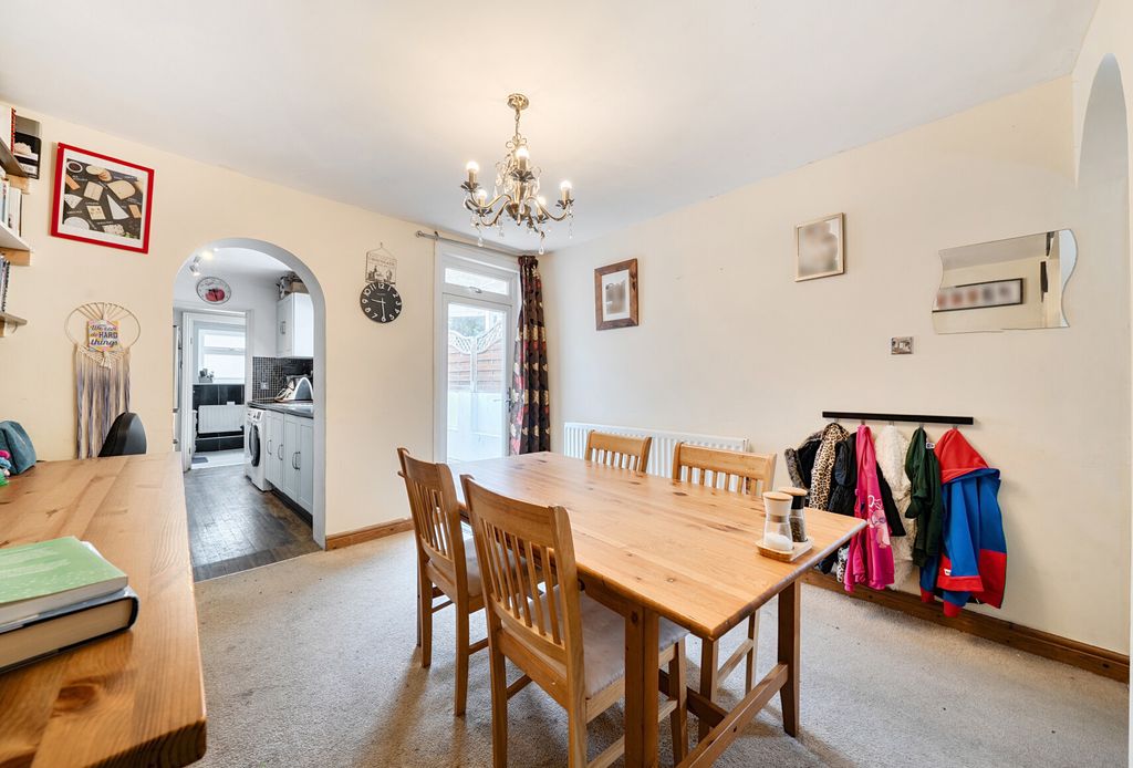 Property photo 2 of 8 1523257-6-6Abce30...