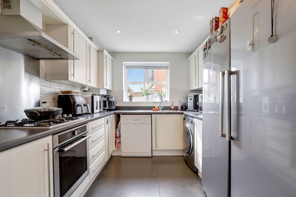 Property photo 3 of 21