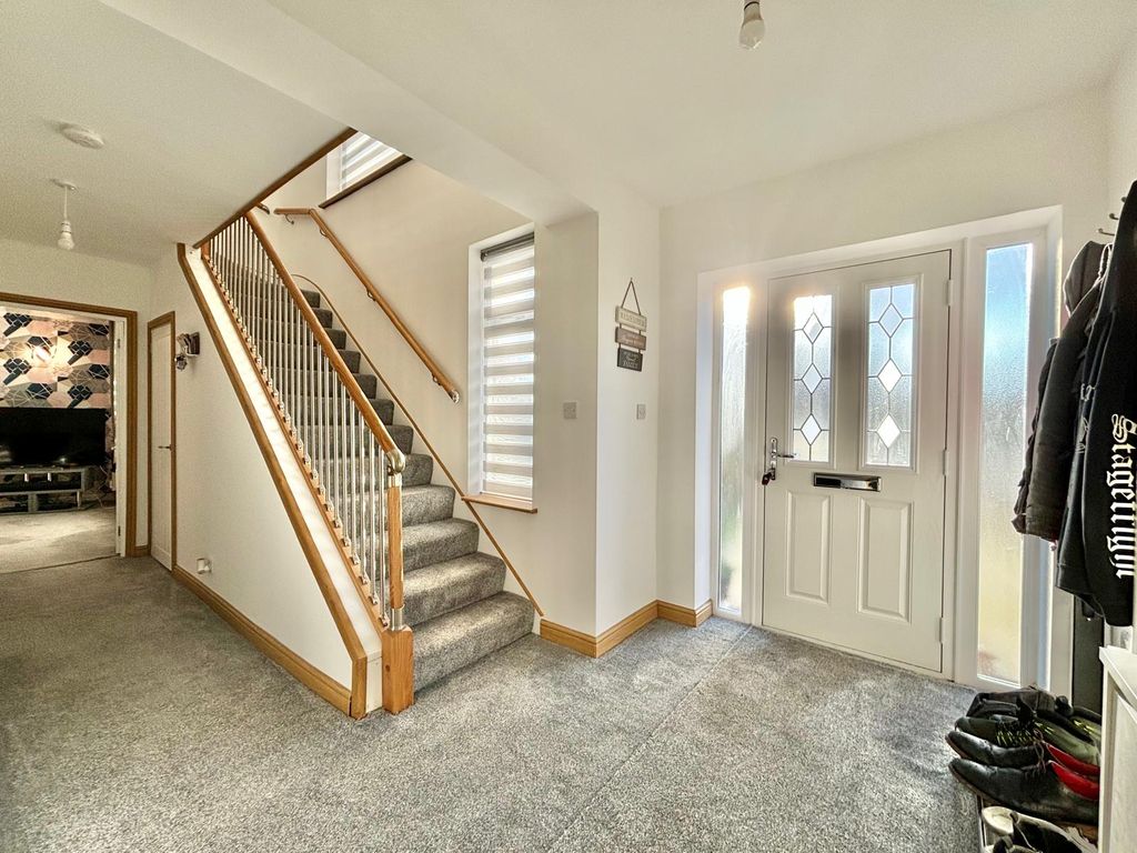 Property photo 2 of 26