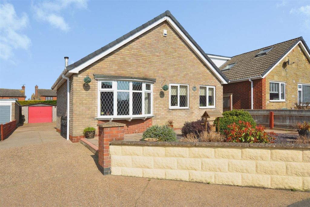 Property photo 1 of 21 Front