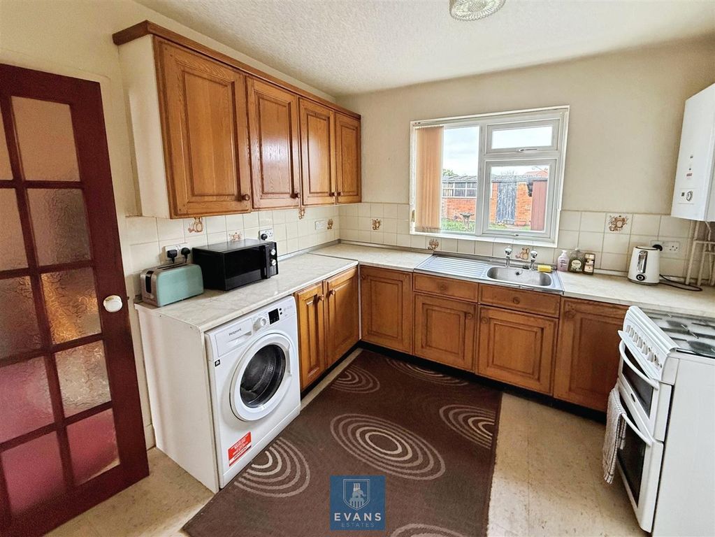 Property photo 3 of 15 Kitchen