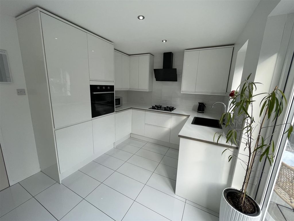 Property photo 3 of 15 154 Au 3.Jpg