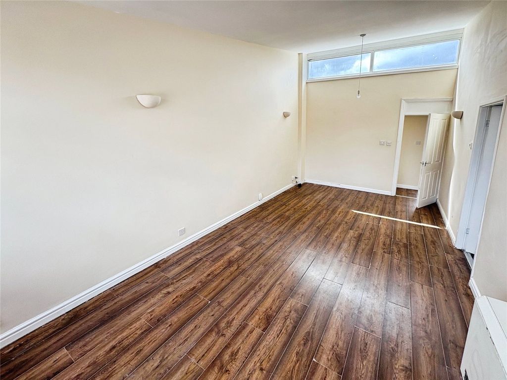 Property photo 3 of 7 Living Room