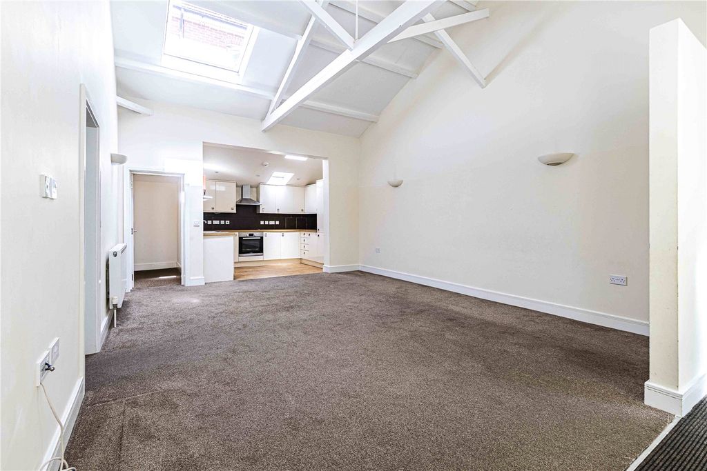 Property photo 3 of 22 Picture No. 12