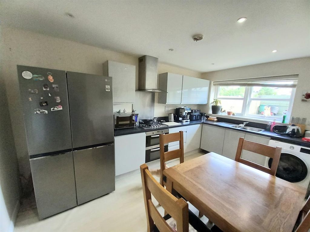 Property photo 2 of 8 2 Ackland Kitchendiner.Jpg