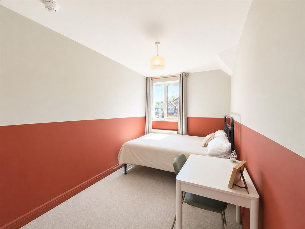 Property photo 1 of 8 Room3